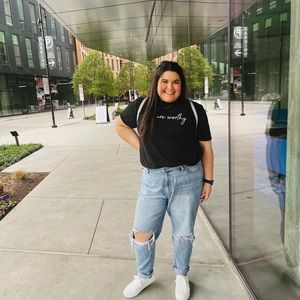 Meet your Posher, Caitlin